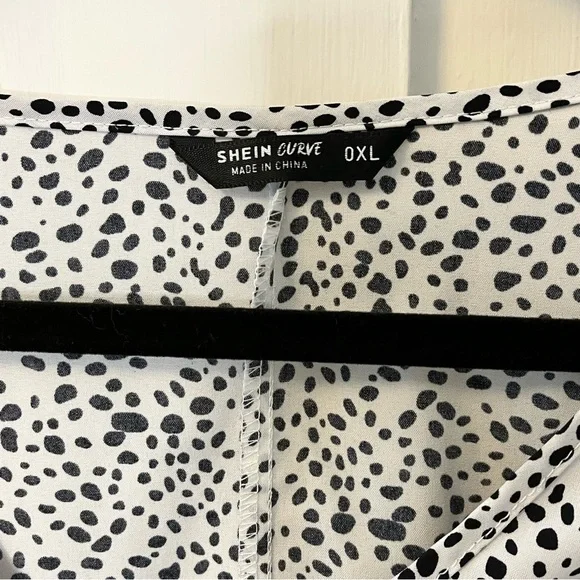 Dot blouse - Picture 2 of 3